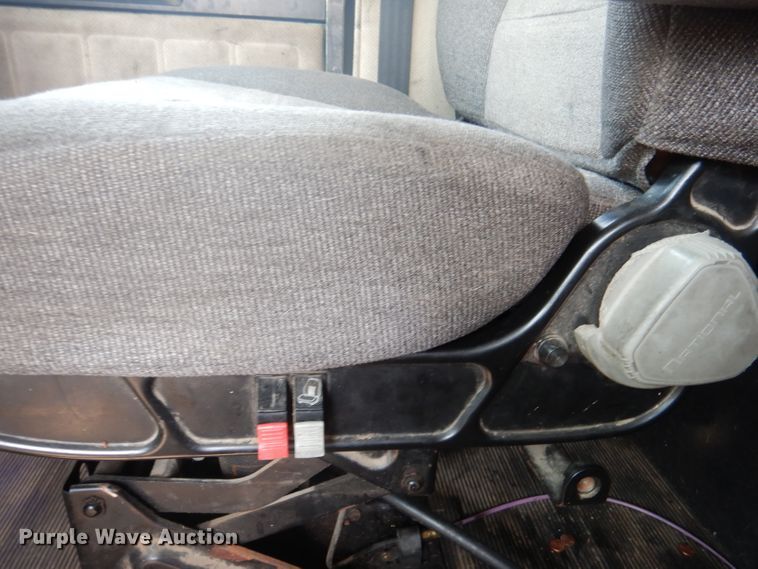 image for item DA5329 2000 Freightliner FLD 120  semi truck