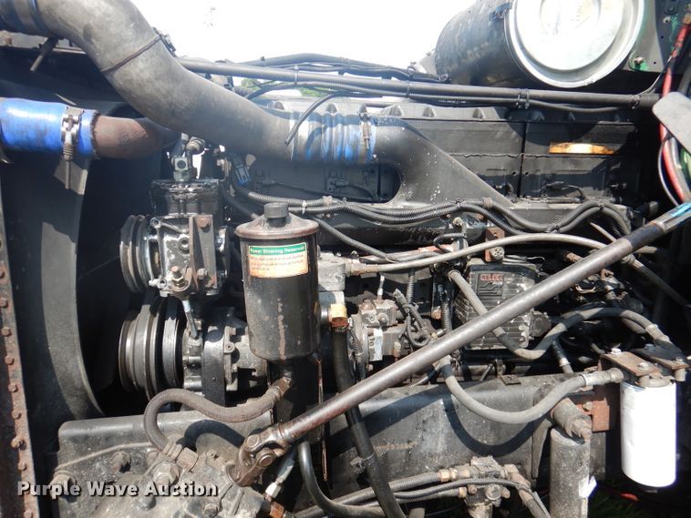 image for item DA5329 2000 Freightliner FLD 120  semi truck