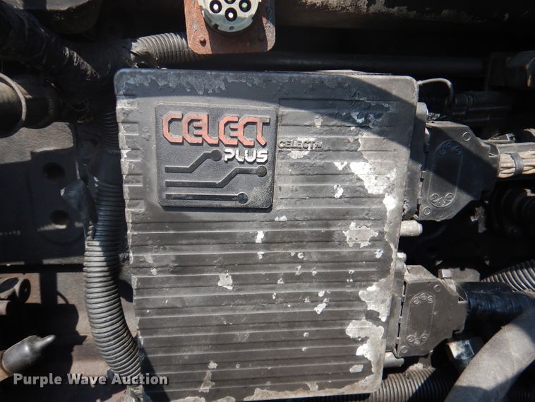 image for item DA5329 2000 Freightliner FLD 120  semi truck