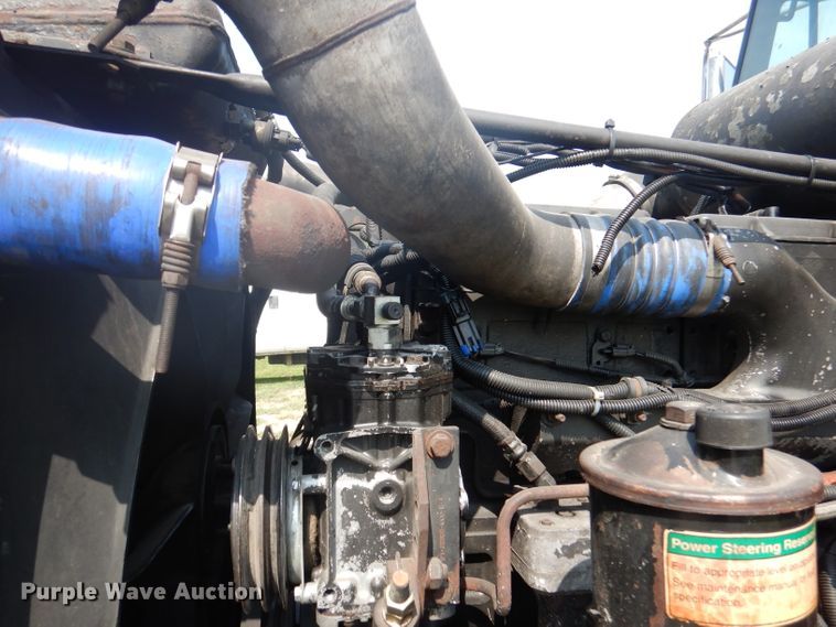 image for item DA5329 2000 Freightliner FLD 120  semi truck