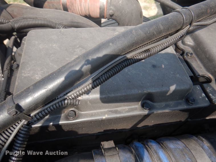 image for item DA5329 2000 Freightliner FLD 120  semi truck