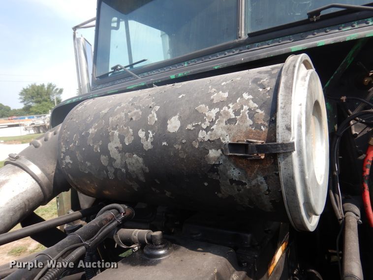 image for item DA5329 2000 Freightliner FLD 120  semi truck