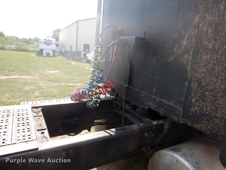 image for item DA5329 2000 Freightliner FLD 120  semi truck