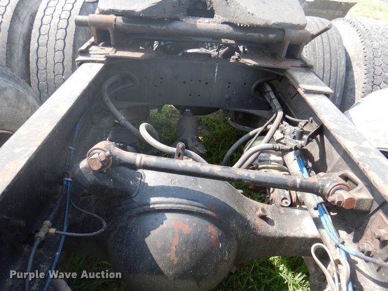 image for item DA5329 2000 Freightliner FLD 120  semi truck