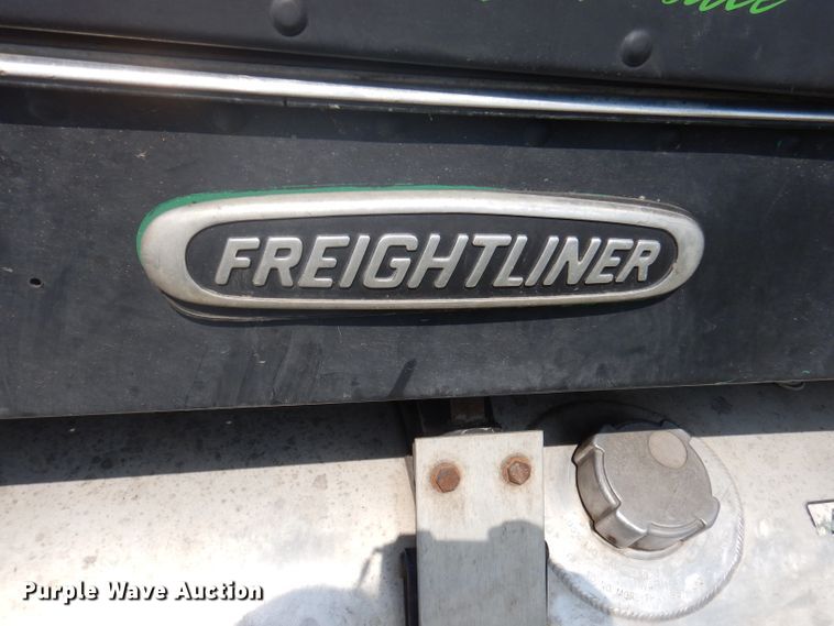 image for item DA5329 2000 Freightliner FLD 120  semi truck