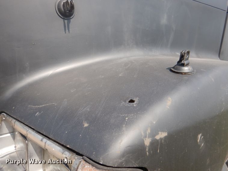 image for item DA5329 2000 Freightliner FLD 120  semi truck