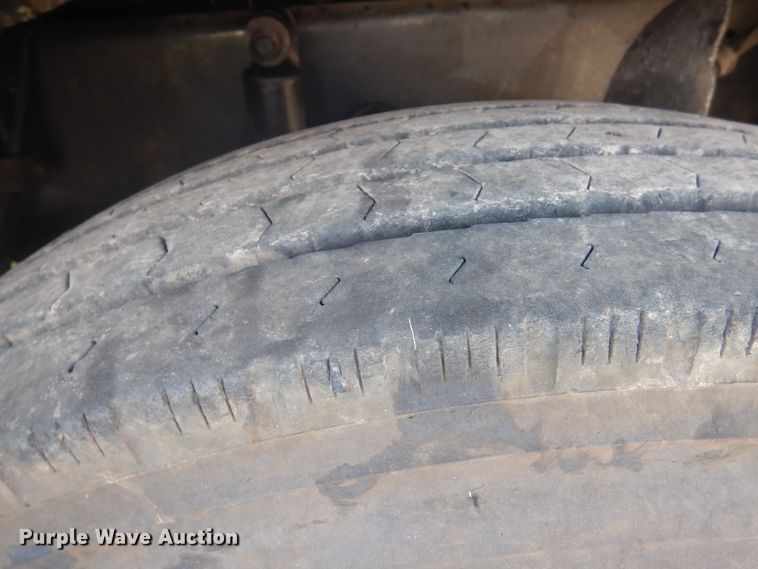 image for item DA5329 2000 Freightliner FLD 120  semi truck