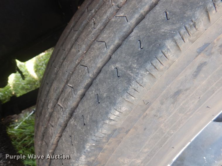 image for item DA5329 2000 Freightliner FLD 120  semi truck