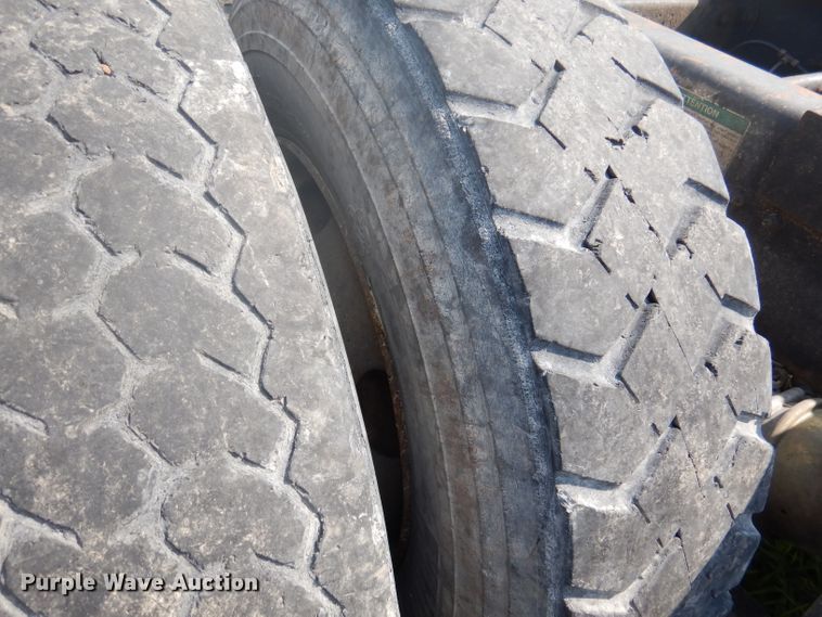 image for item DA5329 2000 Freightliner FLD 120  semi truck