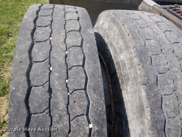 image for item DA5329 2000 Freightliner FLD 120  semi truck