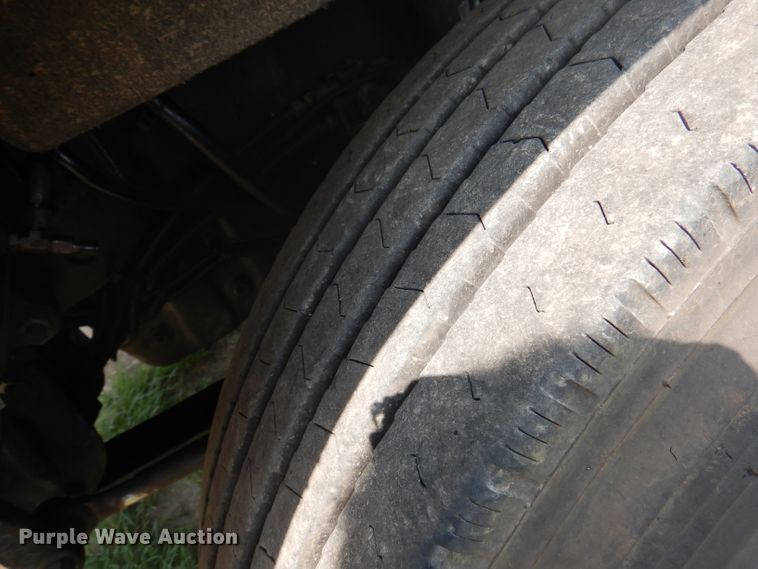 image for item DA5329 2000 Freightliner FLD 120  semi truck