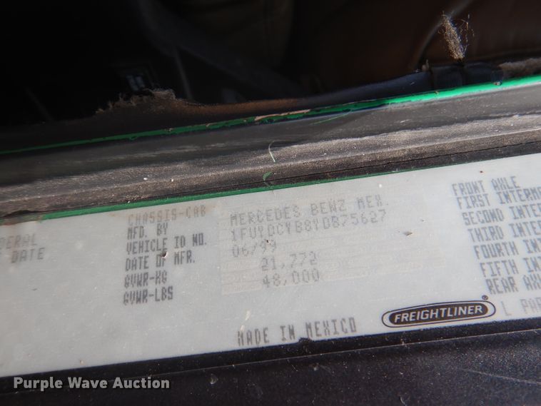 image for item DA5329 2000 Freightliner FLD 120  semi truck