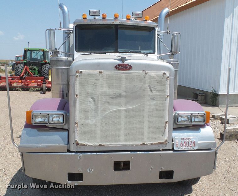 image for item DI5675 1992 Peterbilt 379  tow truck