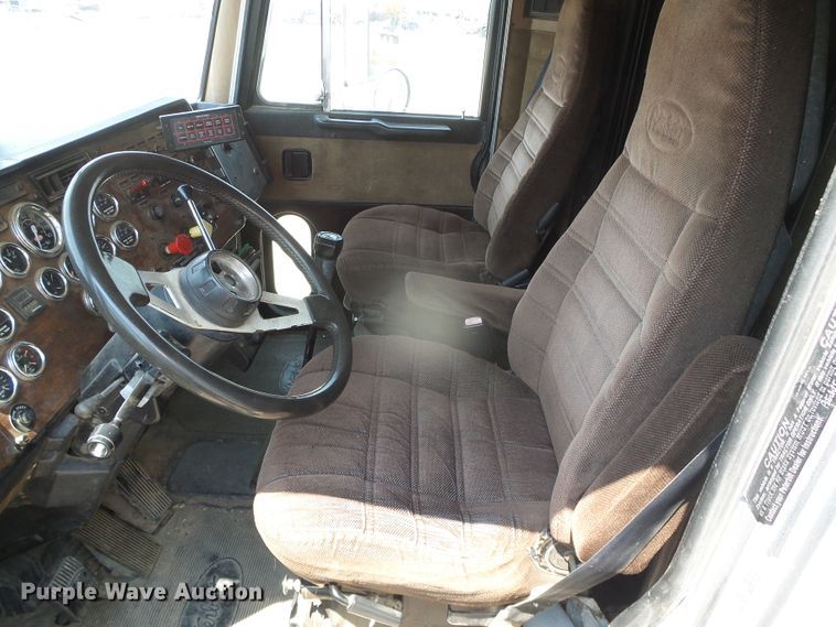 image for item DI5675 1992 Peterbilt 379  tow truck