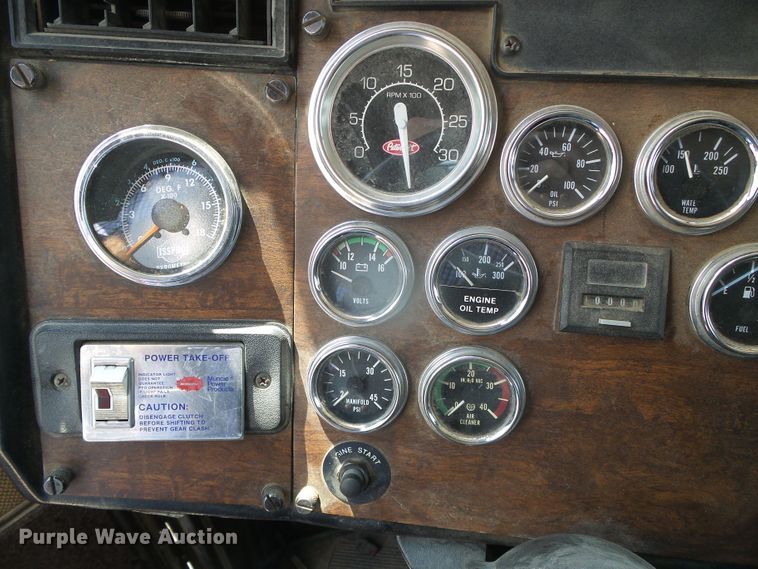 image for item DI5675 1992 Peterbilt 379  tow truck