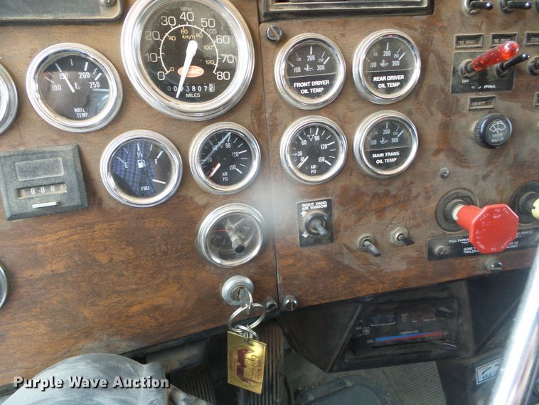 image for item DI5675 1992 Peterbilt 379  tow truck