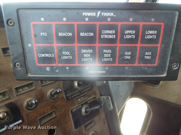 image for item DI5675 1992 Peterbilt 379  tow truck