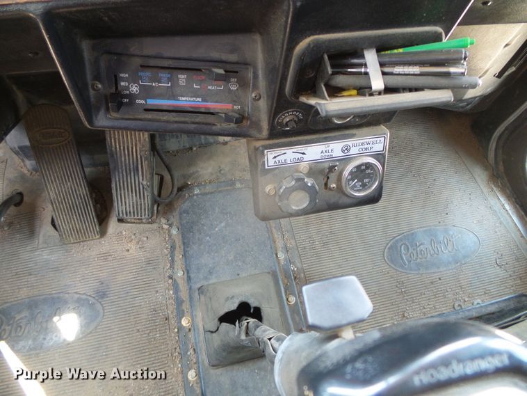 image for item DI5675 1992 Peterbilt 379  tow truck