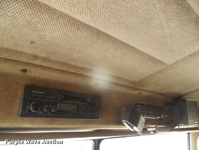 image for item DI5675 1992 Peterbilt 379  tow truck