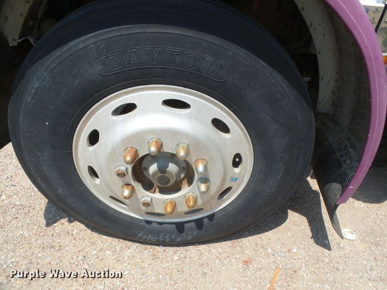 image for item DI5675 1992 Peterbilt 379  tow truck