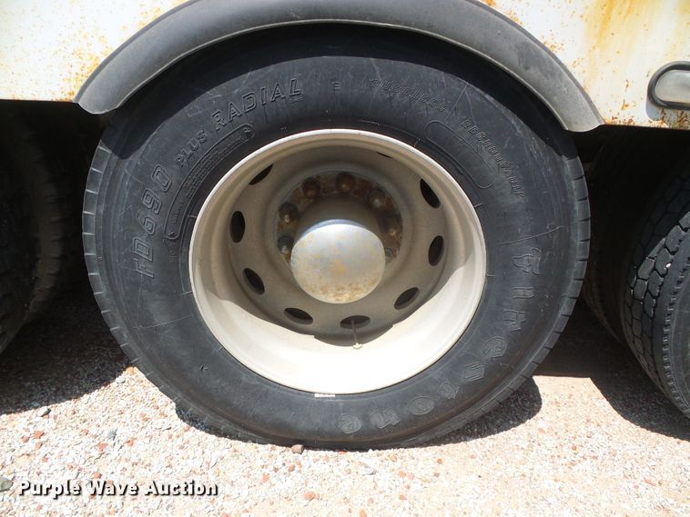 image for item DI5675 1992 Peterbilt 379  tow truck