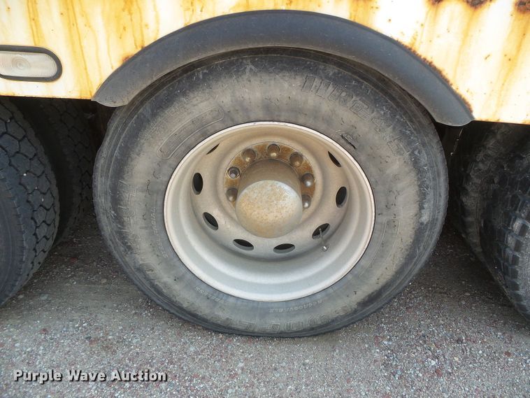 image for item DI5675 1992 Peterbilt 379  tow truck