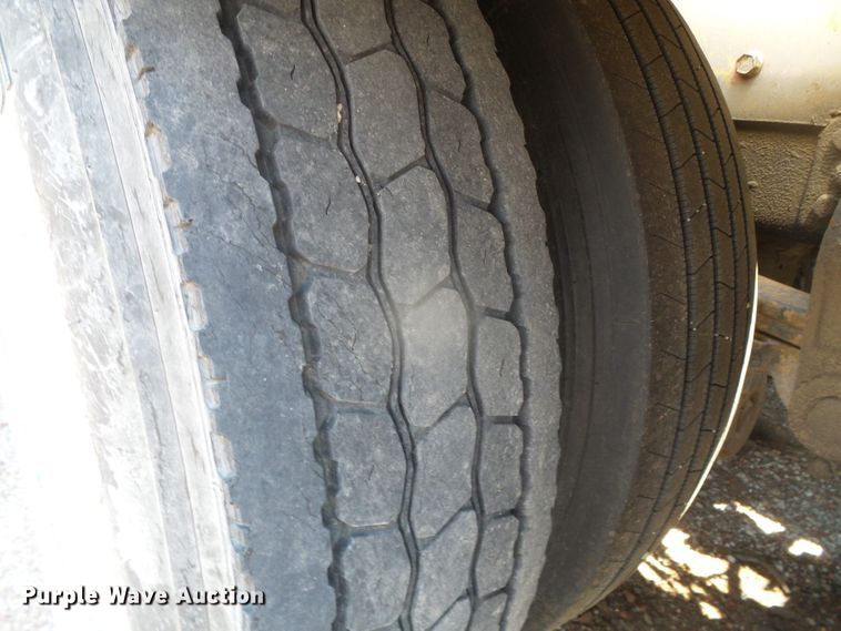 image for item DI5675 1992 Peterbilt 379  tow truck