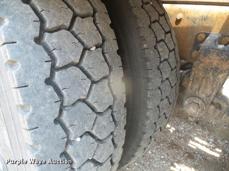 image for item DI5675 1992 Peterbilt 379  tow truck