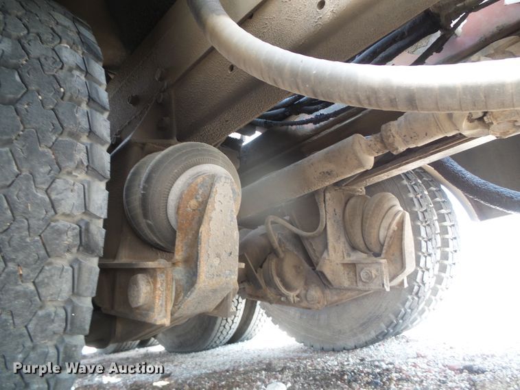 image for item DI5675 1992 Peterbilt 379  tow truck