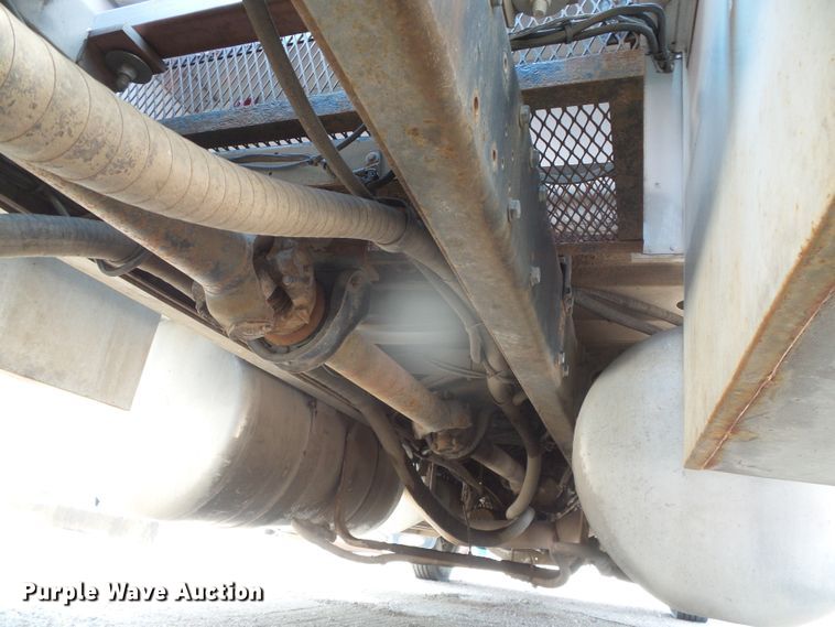 image for item DI5675 1992 Peterbilt 379  tow truck