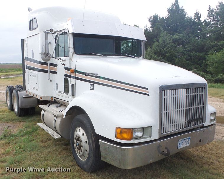 image for item DI5677 1995 International 9400  semi truck