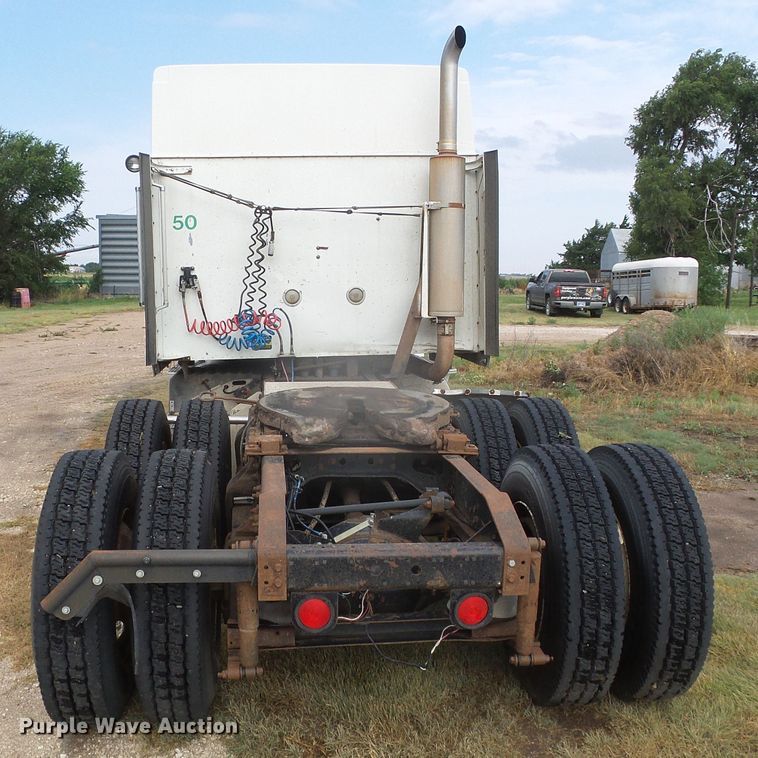 image for item DI5677 1995 International 9400  semi truck