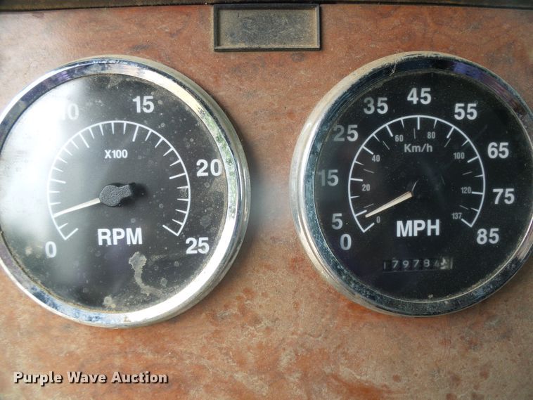 image for item DI5677 1995 International 9400  semi truck