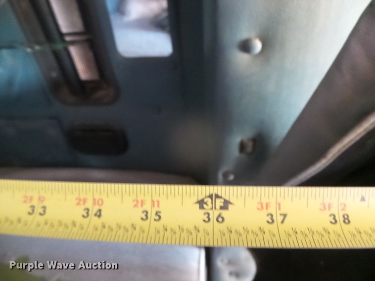 image for item DI5677 1995 International 9400  semi truck
