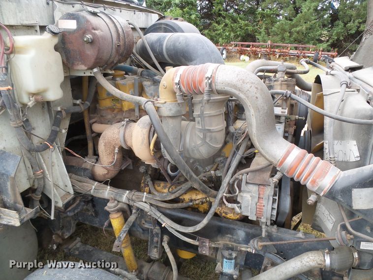 image for item DI5677 1995 International 9400  semi truck