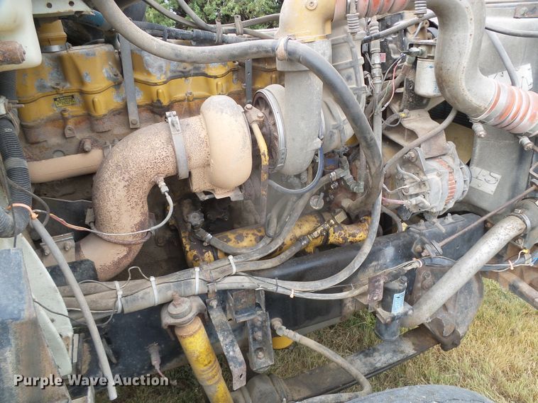 image for item DI5677 1995 International 9400  semi truck