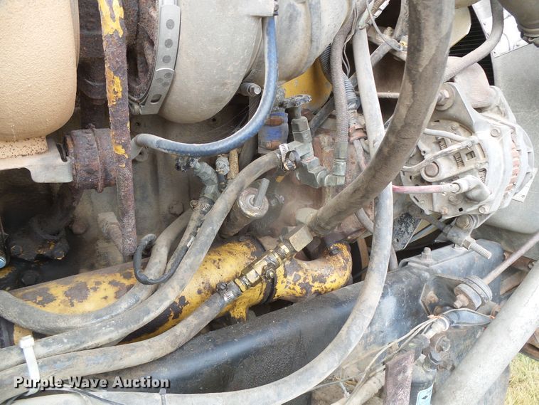 image for item DI5677 1995 International 9400  semi truck