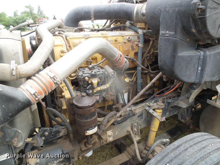 image for item DI5677 1995 International 9400  semi truck