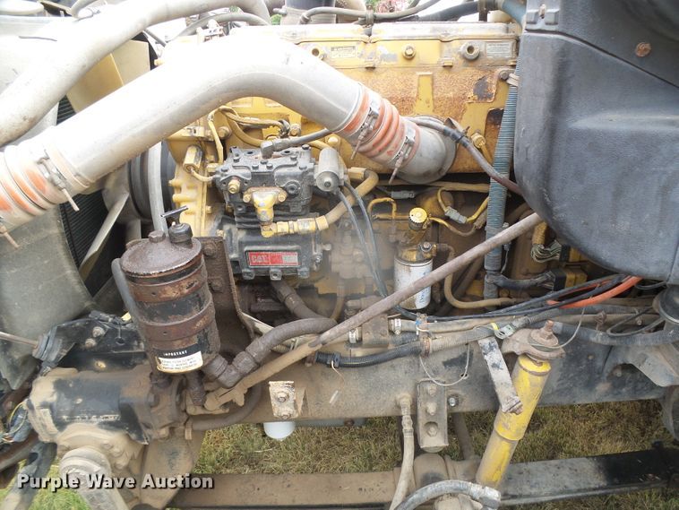 image for item DI5677 1995 International 9400  semi truck