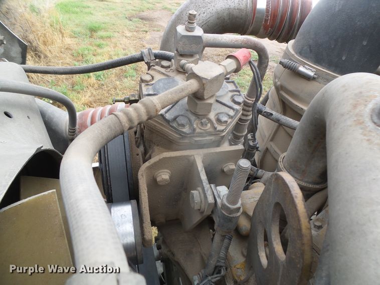 image for item DI5677 1995 International 9400  semi truck