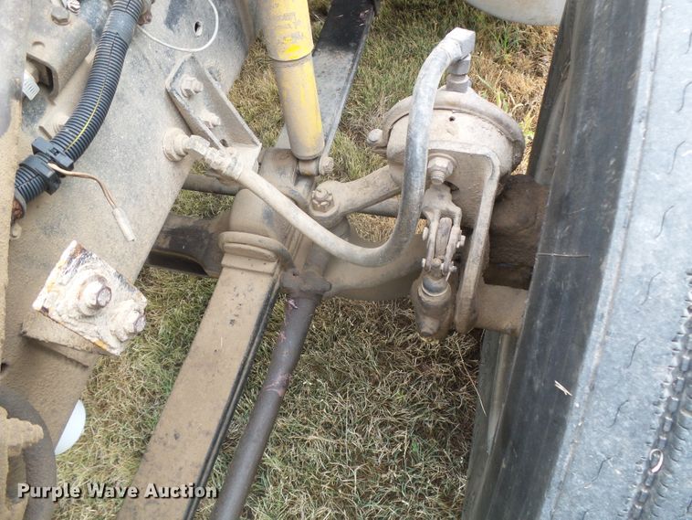 image for item DI5677 1995 International 9400  semi truck