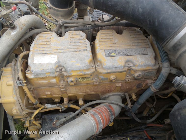image for item DI5677 1995 International 9400  semi truck