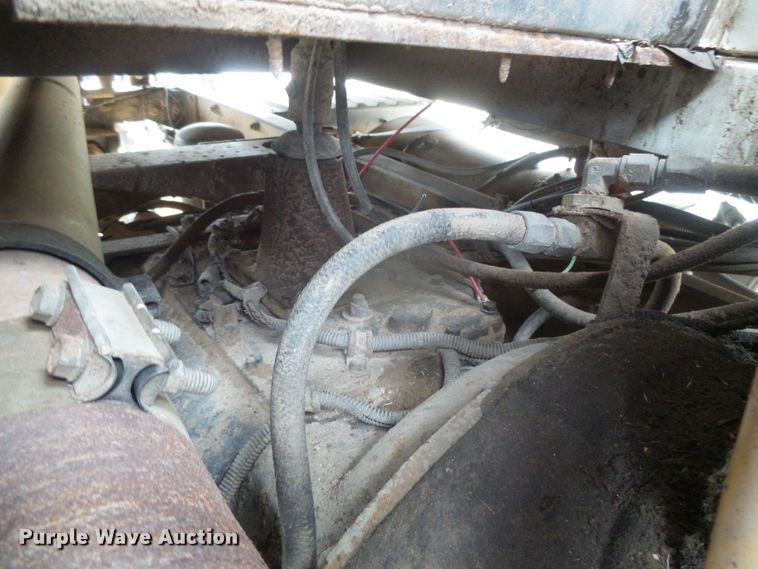 image for item DI5677 1995 International 9400  semi truck
