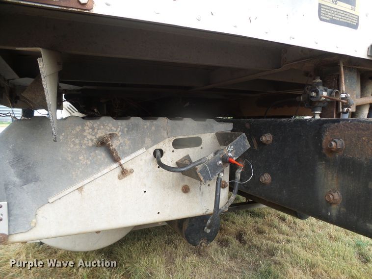 image for item DI5677 1995 International 9400  semi truck