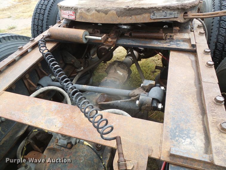 image for item DI5677 1995 International 9400  semi truck