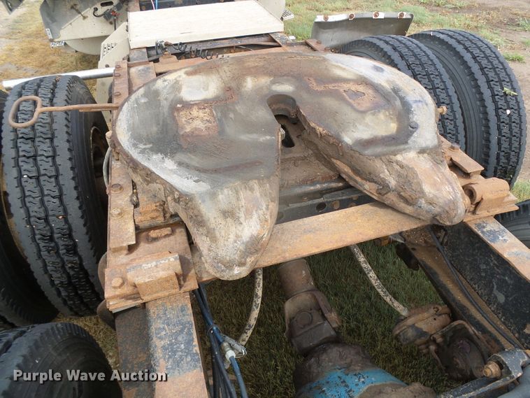 image for item DI5677 1995 International 9400  semi truck