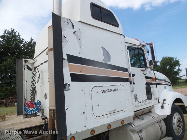 image for item DI5677 1995 International 9400  semi truck