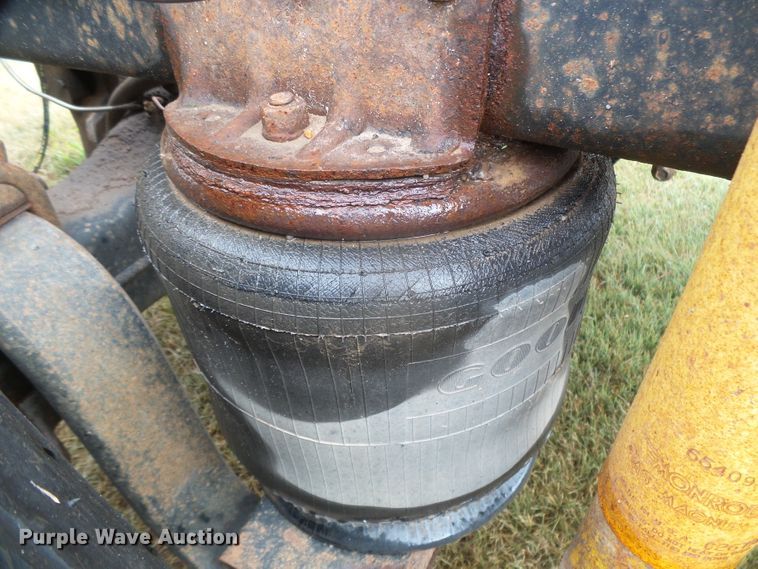image for item DI5677 1995 International 9400  semi truck