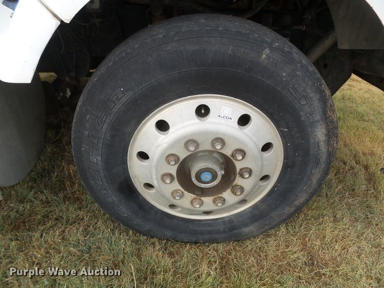 image for item DI5677 1995 International 9400  semi truck