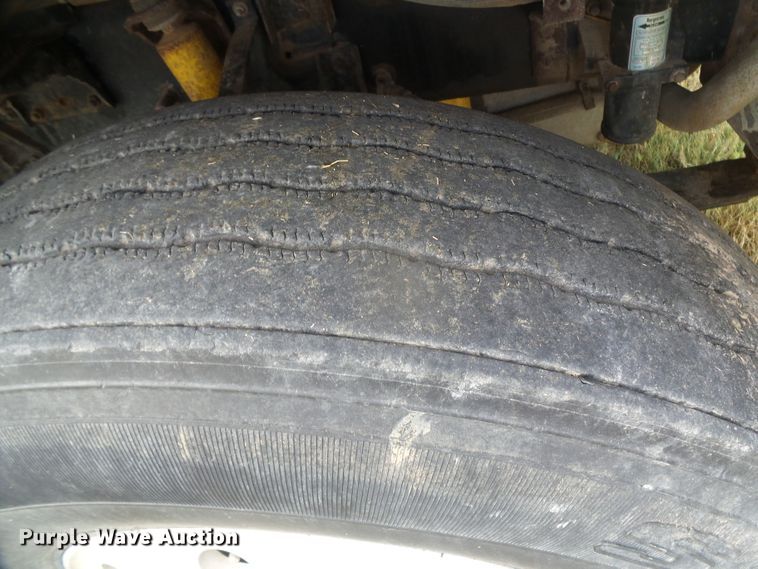image for item DI5677 1995 International 9400  semi truck